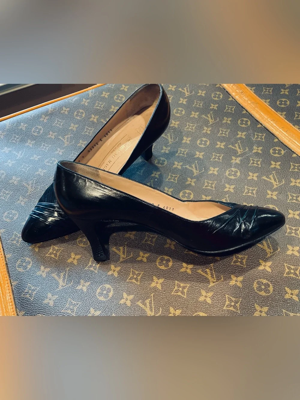 Bruno Magli Black Pointed-Toe Leather Pumps with Pleated Detail